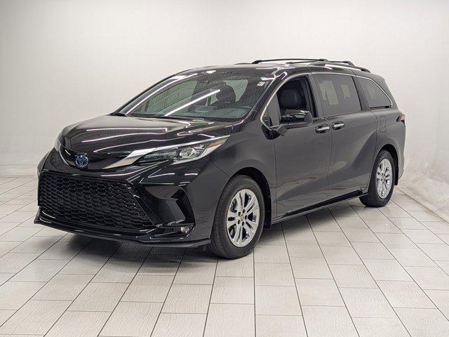 Photo of 2022 Midnight Black Metallic Toyota Sienna