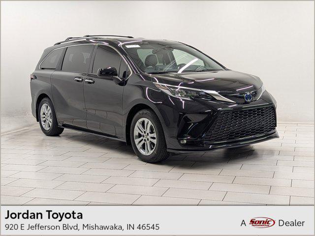 Photo of 2022 Midnight Black Metallic Toyota Sienna