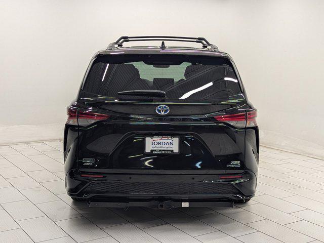 Photo of 2022 Midnight Black Metallic Toyota Sienna