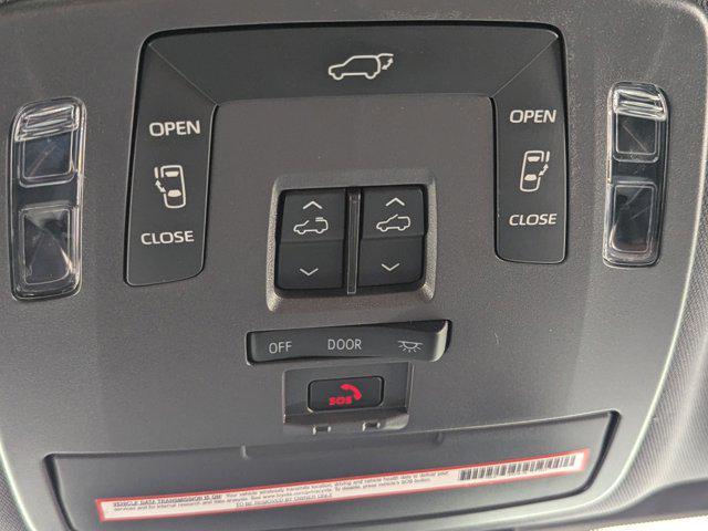 Photo of 2022 Midnight Black Metallic Toyota Sienna
