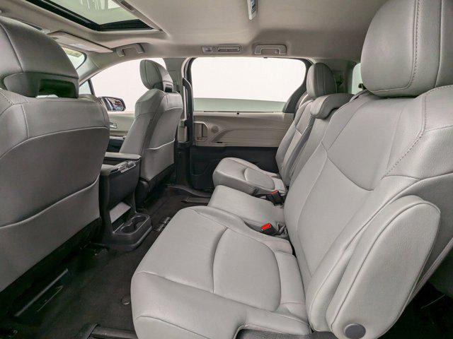 Photo of 2024 Midnight Black Metallic Toyota Sienna