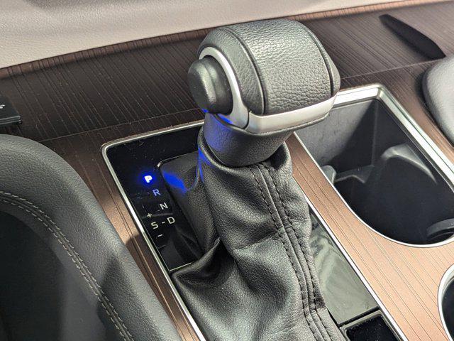 Photo of 2024 Midnight Black Metallic Toyota Sienna