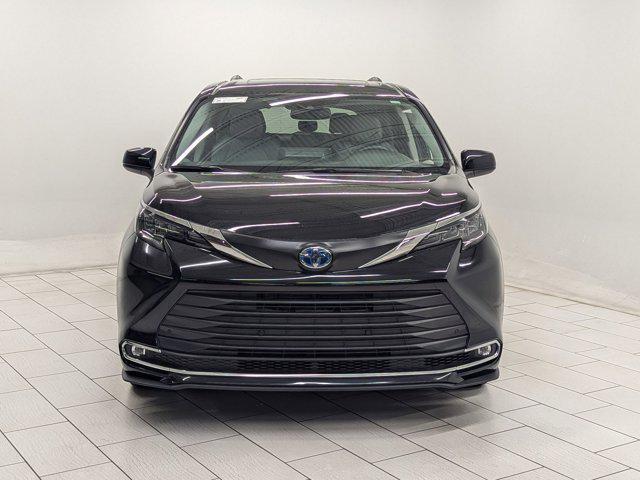 Photo of 2024 Midnight Black Metallic Toyota Sienna