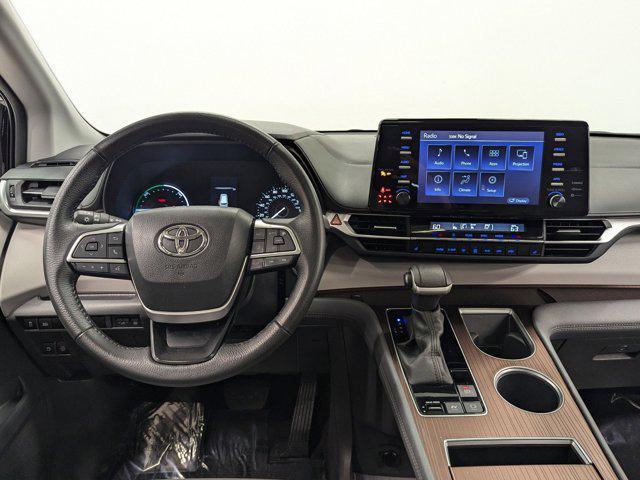 Photo of 2024 Midnight Black Metallic Toyota Sienna