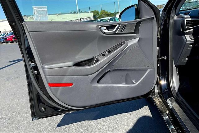 Photo of 2018 Black Noir Pearl Hyundai IONIQ EV