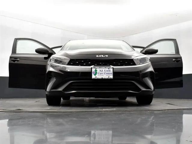 Photo of 2022 Aurora Black Kia Forte