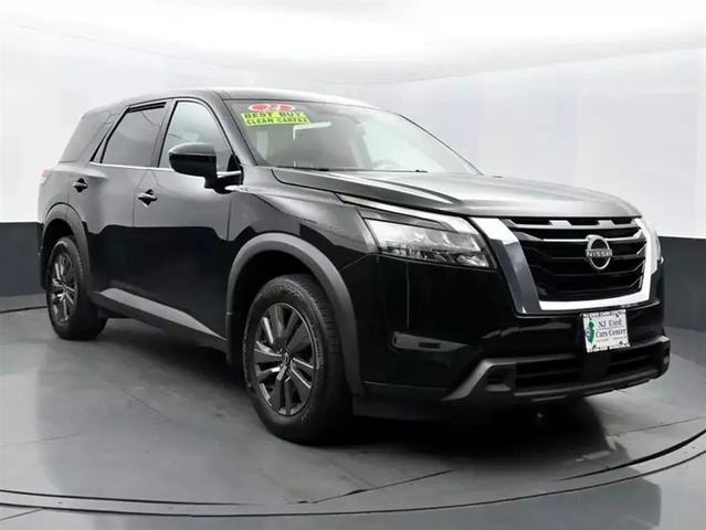 Photo of 2024 Super Black Nissan Pathfinder