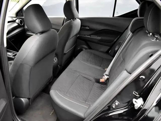 Photo of 2021 Super Black Nissan Kicks