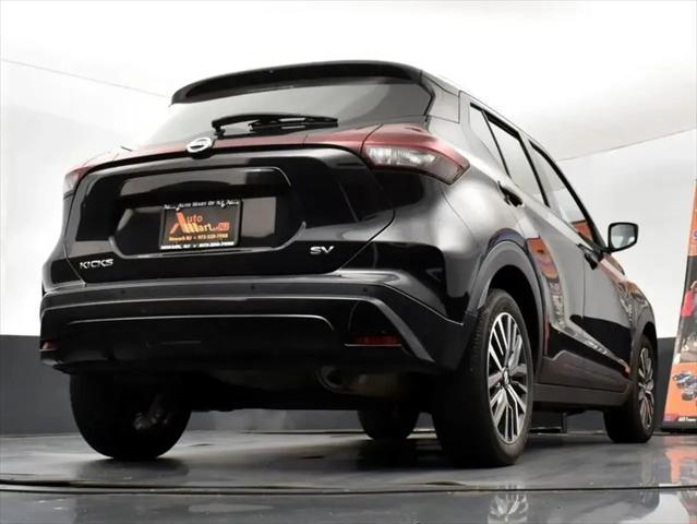 Photo of 2021 Super Black Nissan Kicks