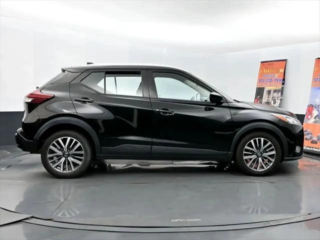 Photo of 2021 Super Black Nissan Kicks