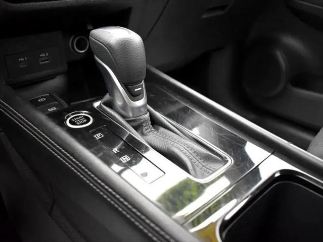 Photo of 2021 Super Black Nissan Kicks