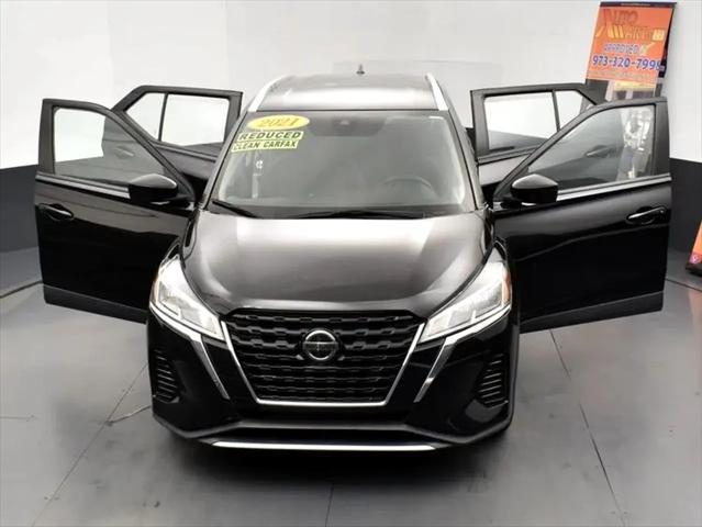 Photo of 2021 Super Black Nissan Kicks