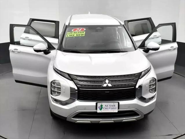 Photo of 2024 White Diamond Mitsubishi Outlander
