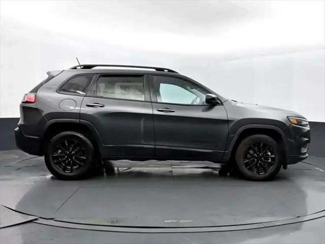 Photo of 2023 Gray Jeep Cherokee
