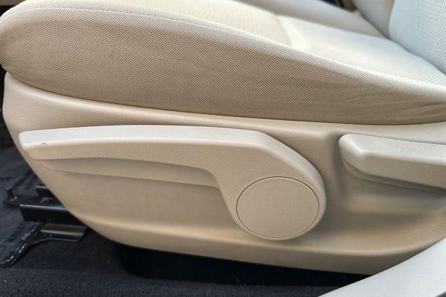 Photo of 2016 Crystal White Pearl Subaru Impreza