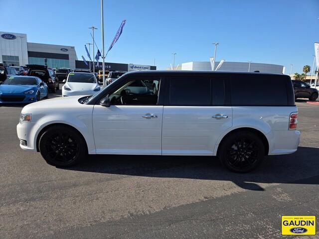 Photo of 2016 White Platinum Clearcoat Ford Flex
