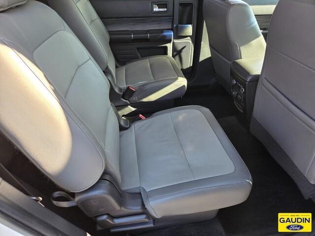 Photo of 2016 White Platinum Clearcoat Ford Flex