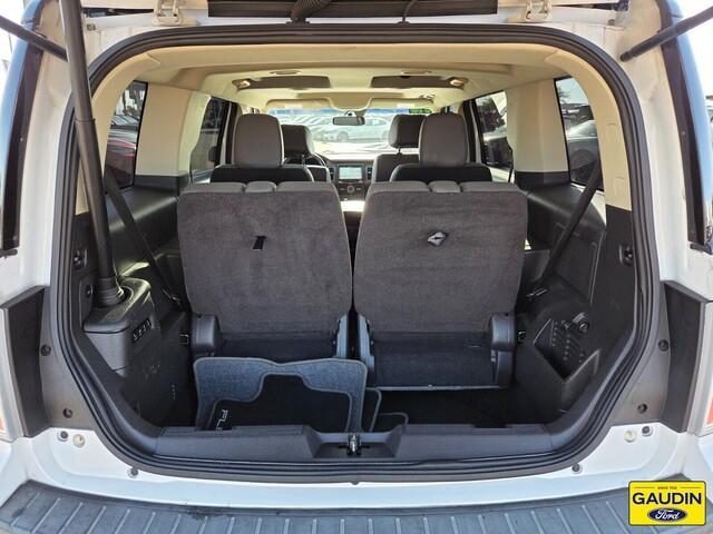 Photo of 2016 White Platinum Clearcoat Ford Flex