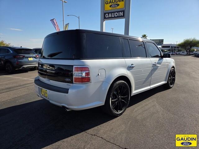 Photo of 2016 White Platinum Clearcoat Ford Flex