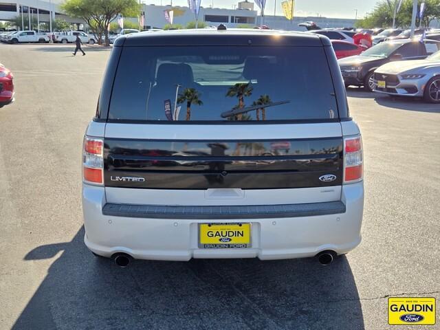 Photo of 2016 White Platinum Clearcoat Ford Flex