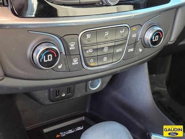 Photo of 2023 Summit White Chevrolet Traverse