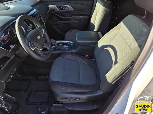 Photo of 2023 Summit White Chevrolet Traverse
