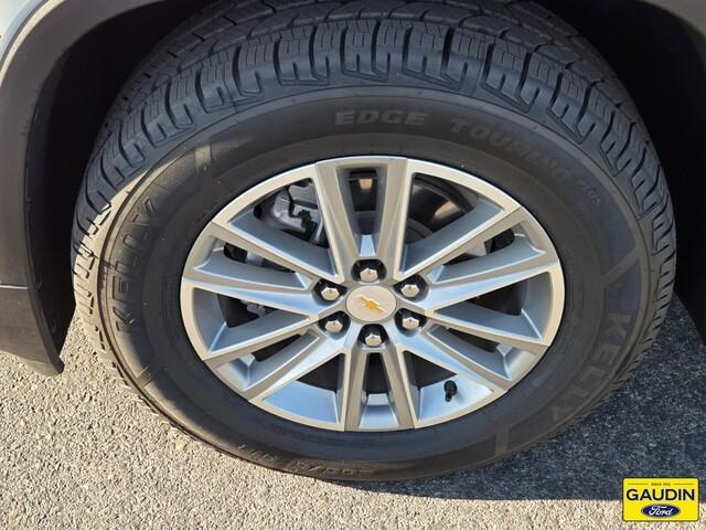 Photo of 2023 Summit White Chevrolet Traverse