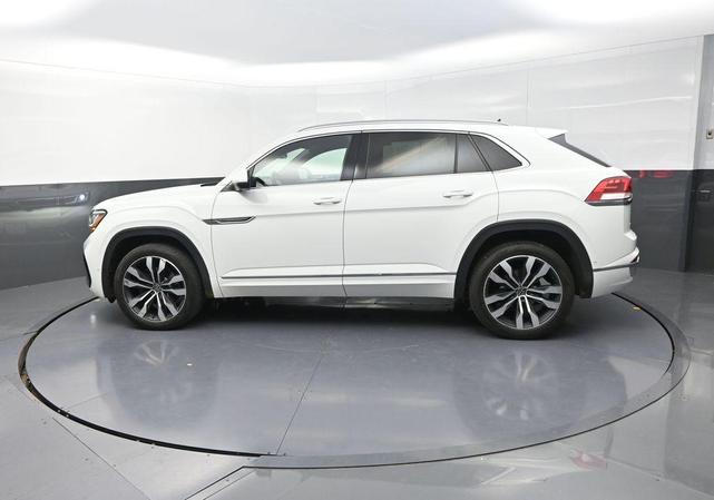 Photo of 2020 Pure White Volkswagen Atlas Cross Sport