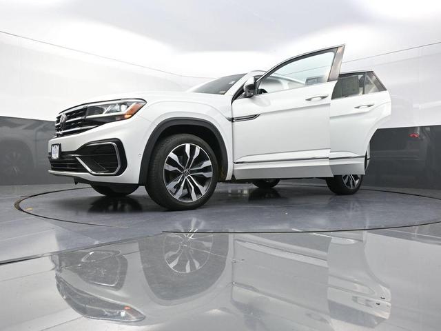 Photo of 2020 Pure White Volkswagen Atlas Cross Sport