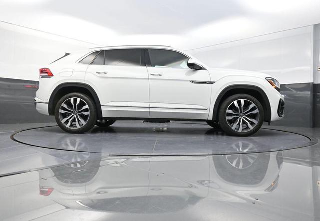 Photo of 2020 Pure White Volkswagen Atlas Cross Sport