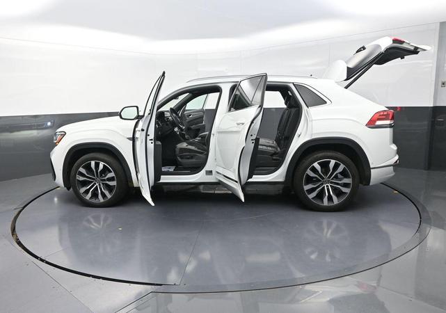 Photo of 2020 Pure White Volkswagen Atlas Cross Sport