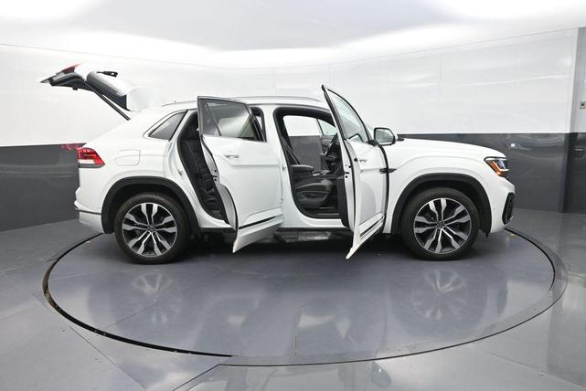 Photo of 2020 Pure White Volkswagen Atlas Cross Sport
