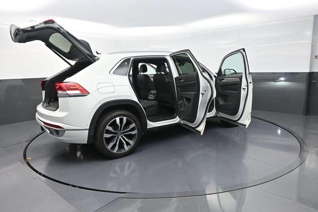 Photo of 2020 Pure White Volkswagen Atlas Cross Sport