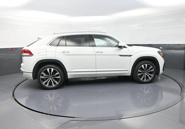 Photo of 2020 Pure White Volkswagen Atlas Cross Sport