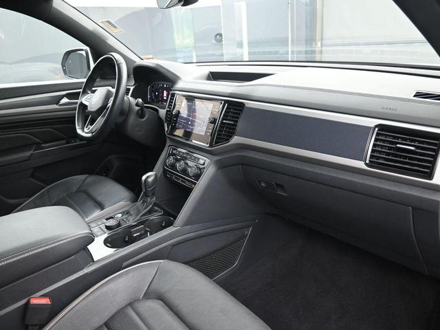 Photo of 2020 Pure White Volkswagen Atlas Cross Sport