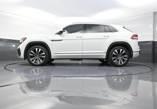 Photo of 2020 Pure White Volkswagen Atlas Cross Sport