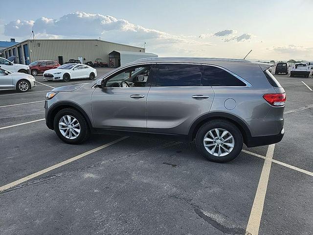 Photo of 2018 Titanium Silver Kia Sorento