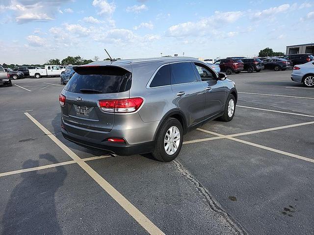 Photo of 2018 Titanium Silver Kia Sorento