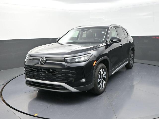 Photo of 2025 Deep Black Pearl Volkswagen Tiguan
