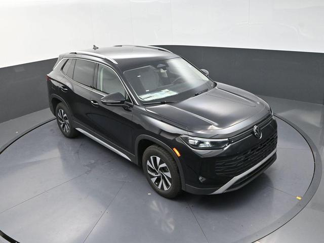 Photo of 2025 Deep Black Pearl Volkswagen Tiguan