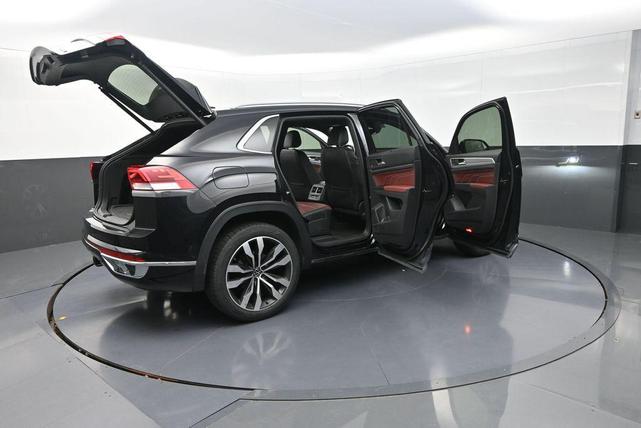 Photo of 2021 Dark Burgundy Volkswagen Atlas Cross Sport