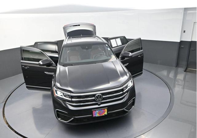Photo of 2021 Dark Burgundy Volkswagen Atlas Cross Sport