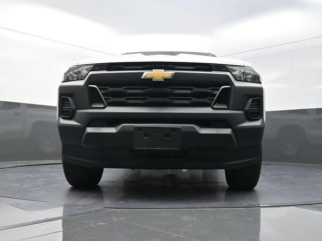 Photo of 2023 Summit White Chevrolet Colorado