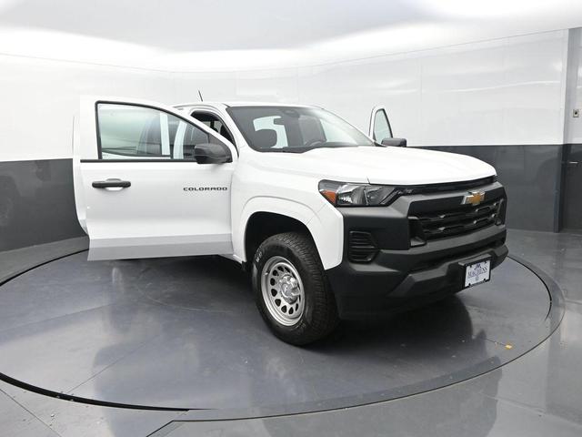 Photo of 2023 Summit White Chevrolet Colorado