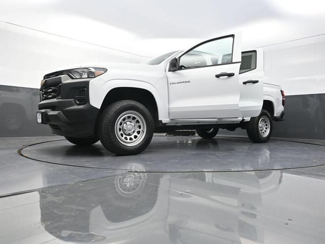 Photo of 2023 Summit White Chevrolet Colorado