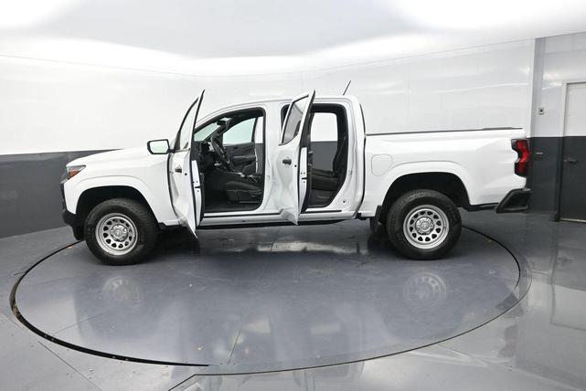 Photo of 2023 Summit White Chevrolet Colorado