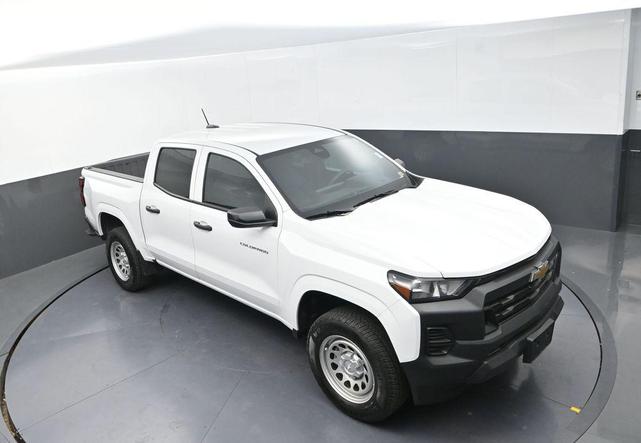 Photo of 2023 Summit White Chevrolet Colorado