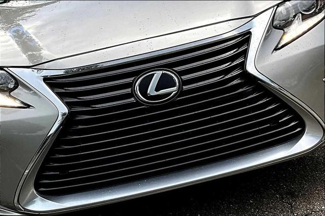 Photo of 2017 Atomic Silver Lexus ES 350