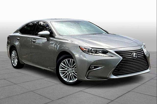 Photo of 2017 Atomic Silver Lexus ES 350
