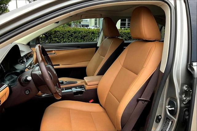 Photo of 2017 Atomic Silver Lexus ES 350